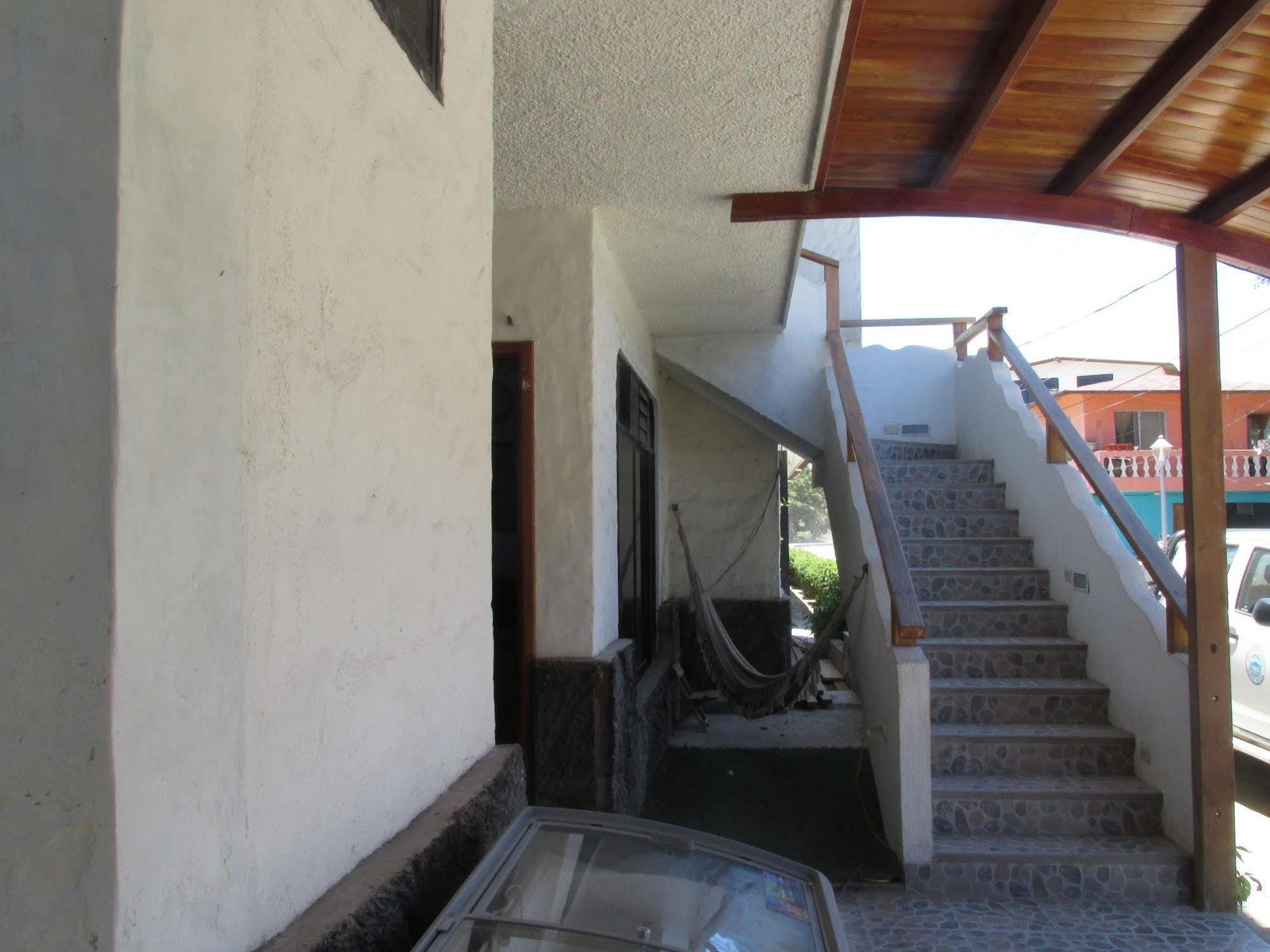 Hotel La Gran Tortuga - ᯤ Starlink Puerto Villamil Exteriör bild
