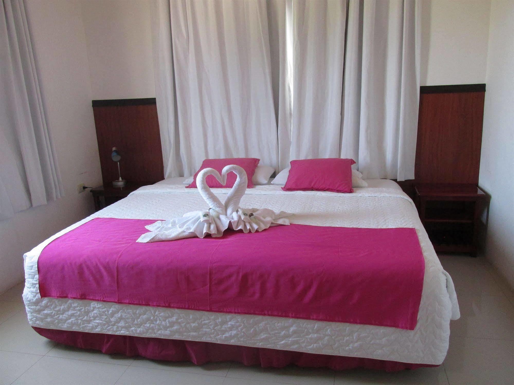 Hotel La Gran Tortuga - ᯤ Starlink Puerto Villamil Exteriör bild
